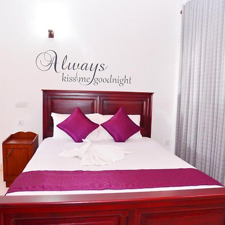 Cinnamon Holiday Inn Хиккадува Экстерьер фото