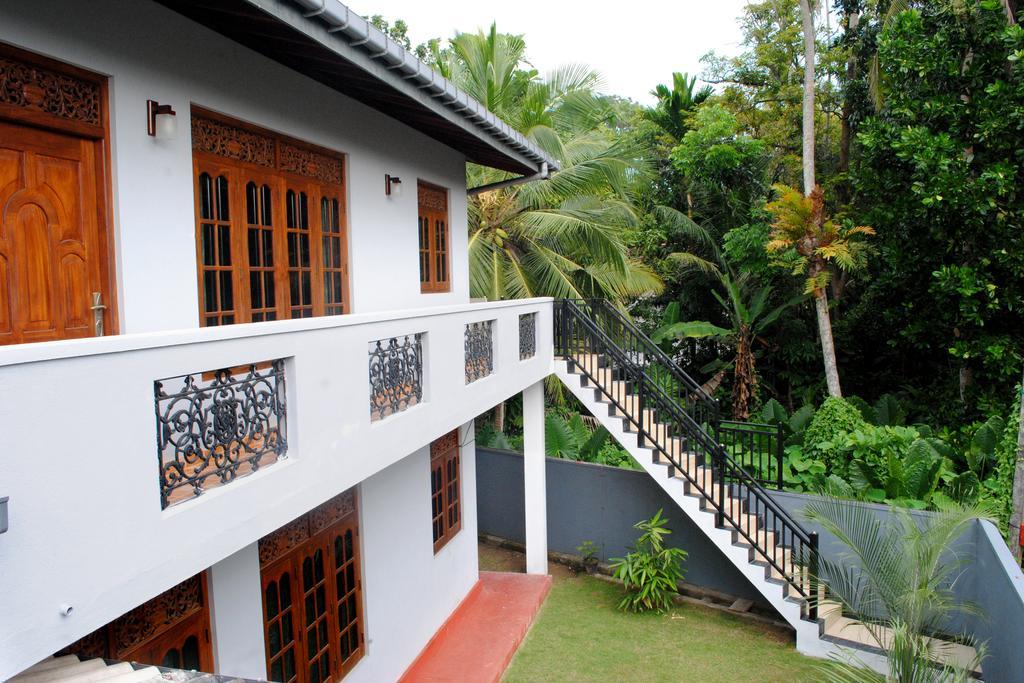 Cinnamon Holiday Inn Хиккадува Экстерьер фото