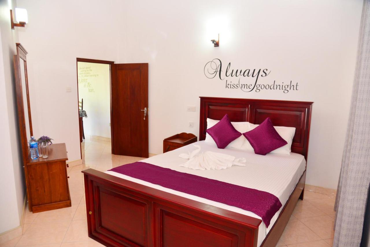 Cinnamon Holiday Inn Хиккадува Экстерьер фото
