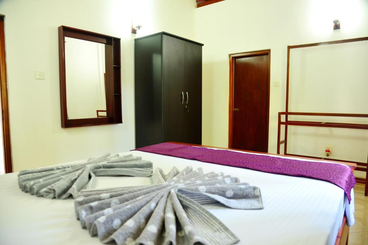 Cinnamon Holiday Inn Хиккадува Экстерьер фото