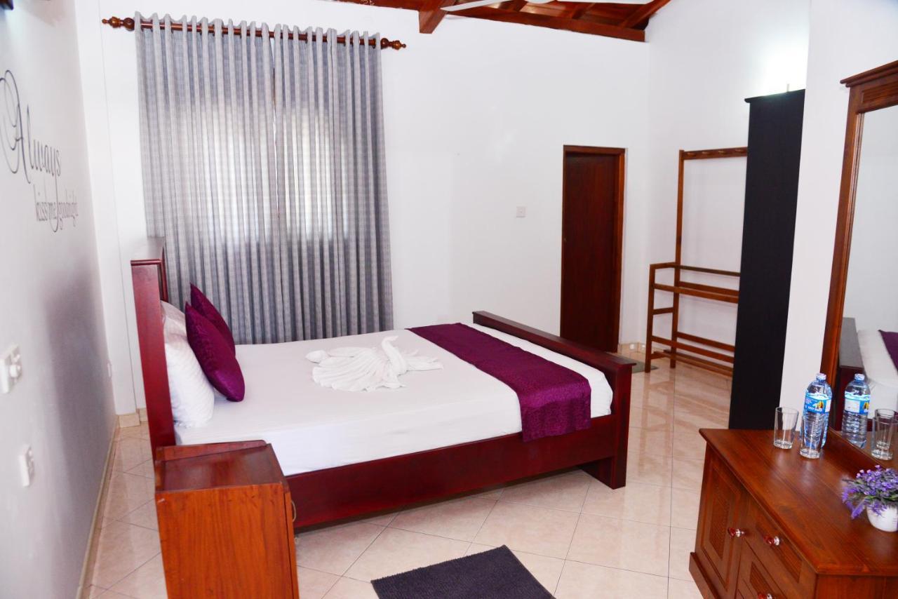 Cinnamon Holiday Inn Хиккадува Экстерьер фото